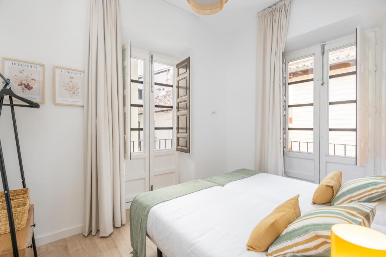 Apartamentos Luna Suites Palacio Dorita กรานาดา ภายนอก รูปภาพ